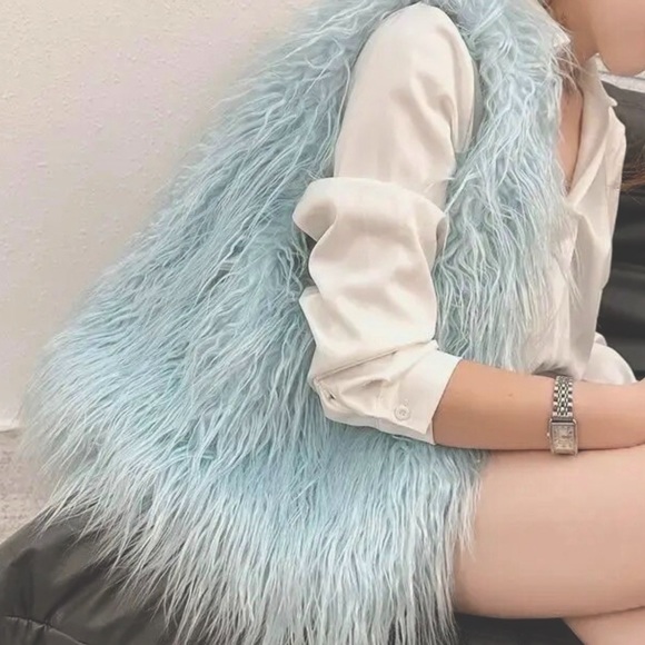 Light Blue Shaggy faux Fur BoHo HoBo Purse Tote Bag 70’s style - Picture 2 of 2